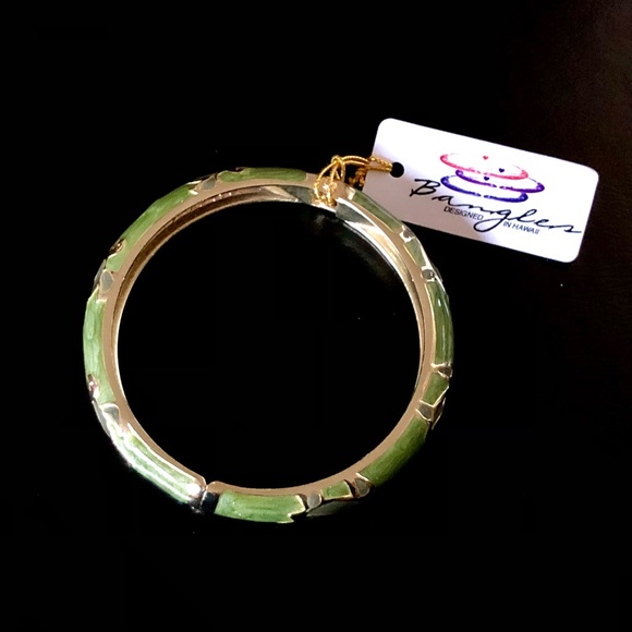 SOLD Hawaiian Green Enamel Sea Turtle Bangle Bracelet - Picture 2 of 7